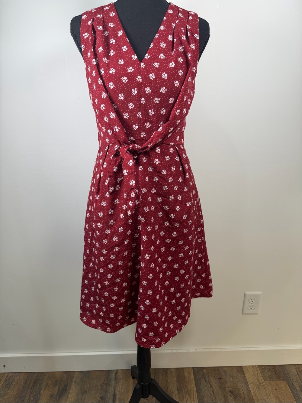 Banana Republic Women's‎ 2 Floral Sleeveless Midi Dress V Neck Tie Waist Cottage
